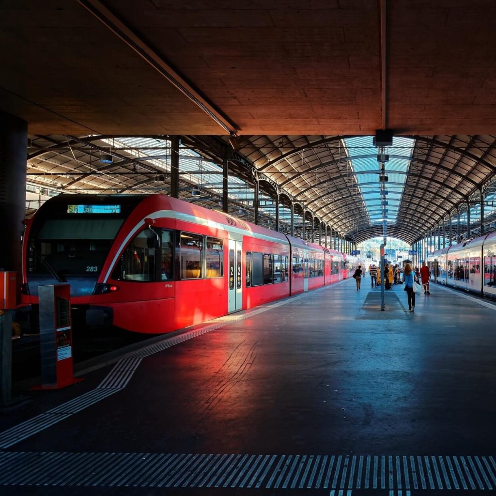 Bahnhof mit zwei Zügen, Vs-rail24